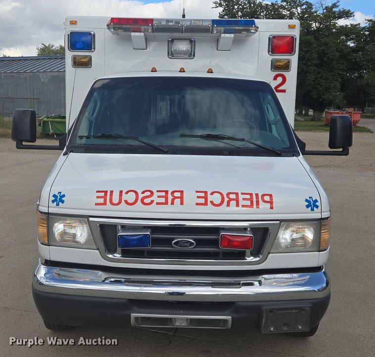 image for item DY1217 2003 Ford E450 ambulance