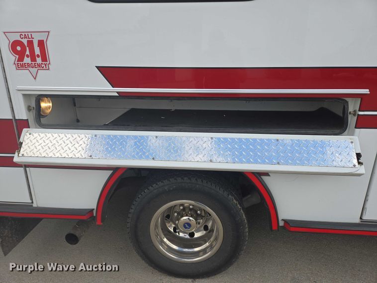 image for item DY1217 2003 Ford E450 ambulance