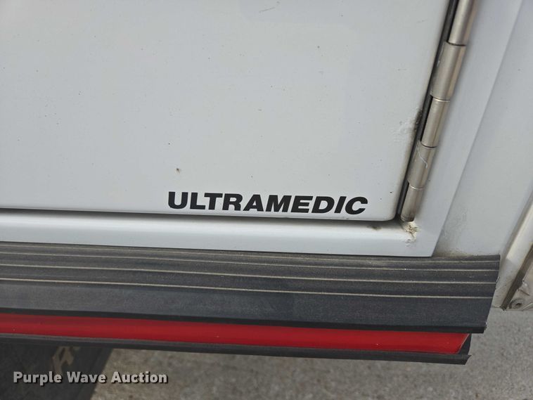 image for item DY1217 2003 Ford E450 ambulance