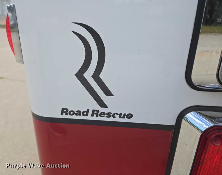 image for item DY1217 2003 Ford E450 ambulance