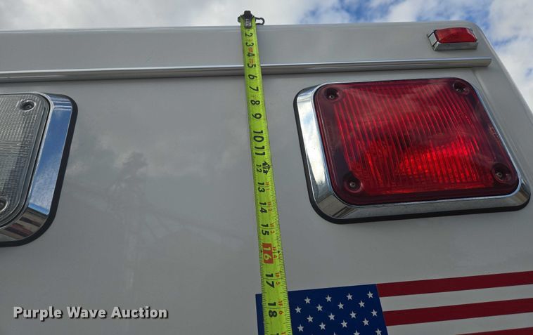 image for item DY1217 2003 Ford E450 ambulance