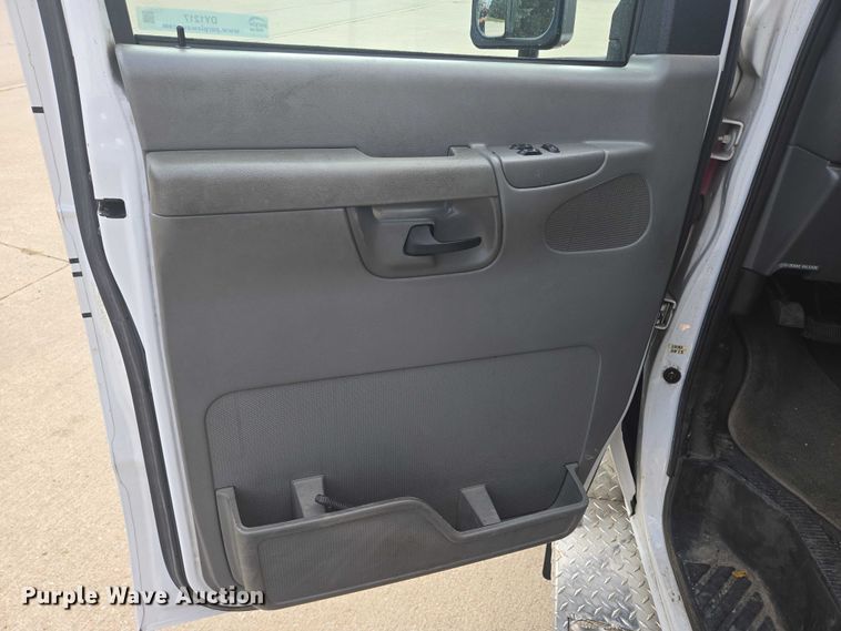 image for item DY1217 2003 Ford E450 ambulance