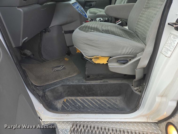 image for item DY1217 2003 Ford E450 ambulance