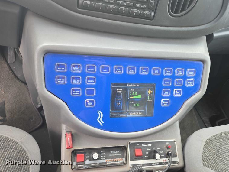 image for item DY1217 2003 Ford E450 ambulance