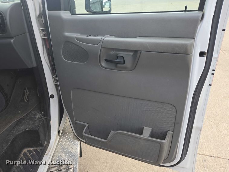 image for item DY1217 2003 Ford E450 ambulance