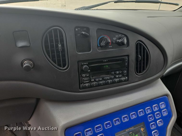 image for item DY1217 2003 Ford E450 ambulance