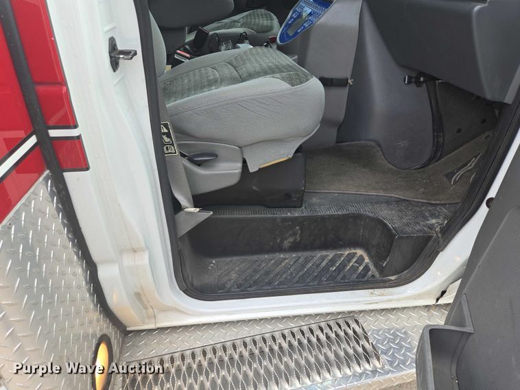 image for item DY1217 2003 Ford E450 ambulance