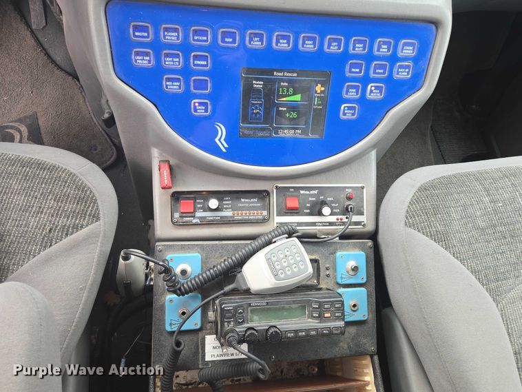 image for item DY1217 2003 Ford E450 ambulance