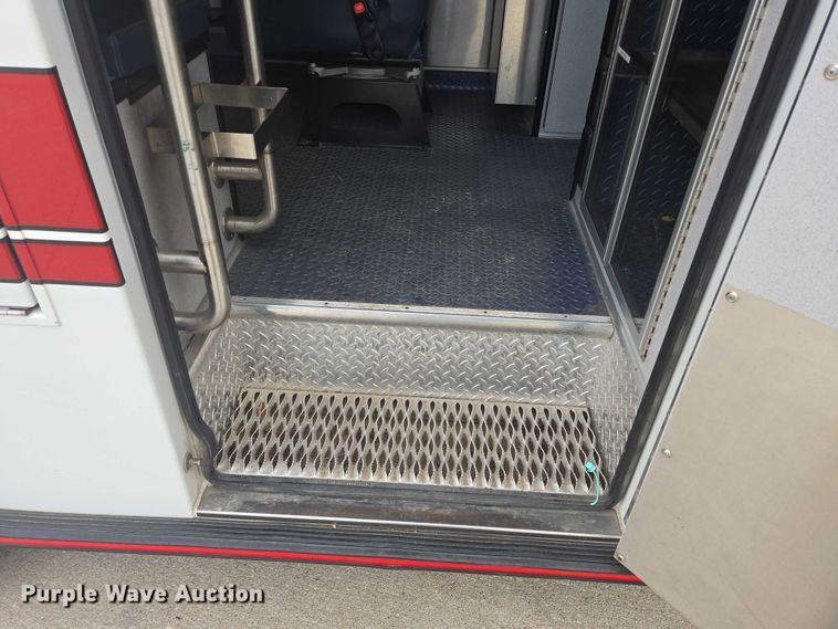 image for item DY1217 2003 Ford E450 ambulance