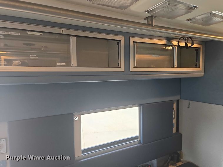 image for item DY1217 2003 Ford E450 ambulance