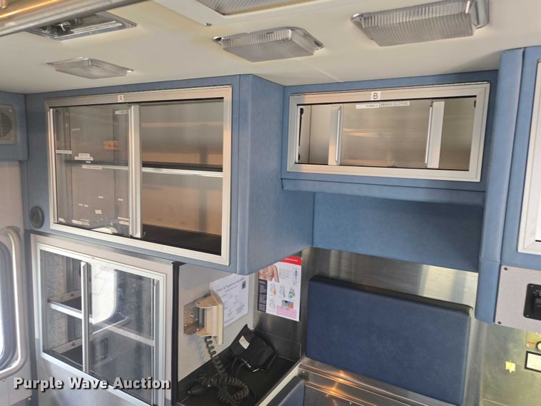 image for item DY1217 2003 Ford E450 ambulance