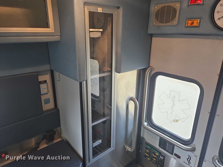 image for item DY1217 2003 Ford E450 ambulance