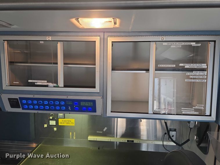 image for item DY1217 2003 Ford E450 ambulance