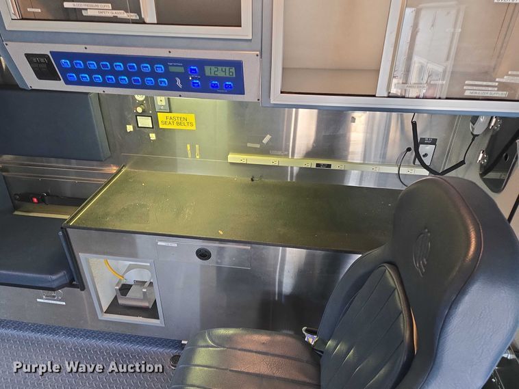 image for item DY1217 2003 Ford E450 ambulance