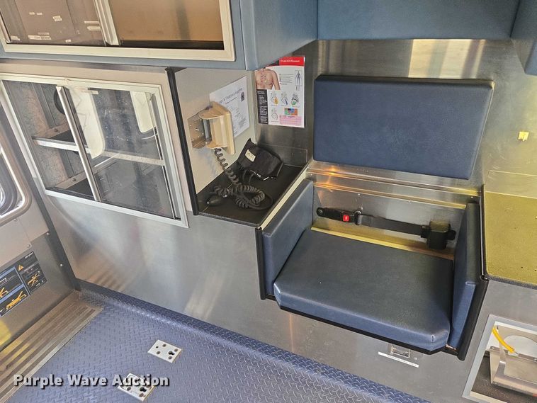 image for item DY1217 2003 Ford E450 ambulance