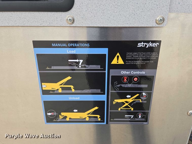 image for item DY1217 2003 Ford E450 ambulance