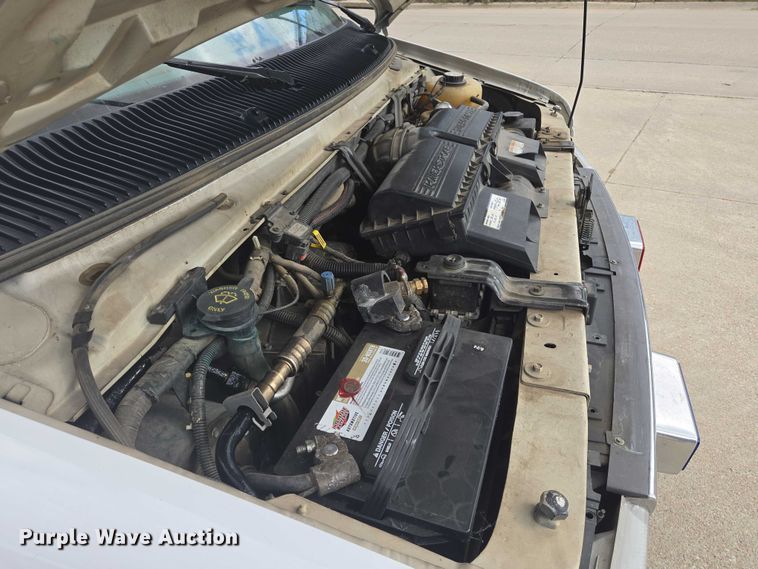 image for item DY1217 2003 Ford E450 ambulance