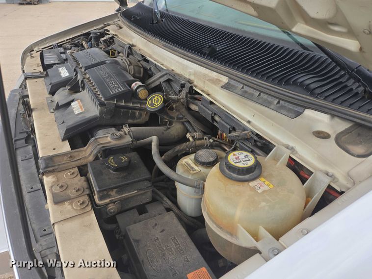 image for item DY1217 2003 Ford E450 ambulance