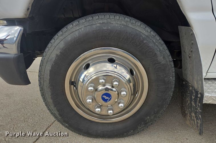 image for item DY1217 2003 Ford E450 ambulance