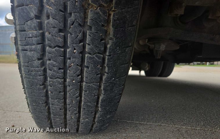 image for item DY1217 2003 Ford E450 ambulance