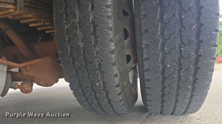 image for item DY1217 2003 Ford E450 ambulance