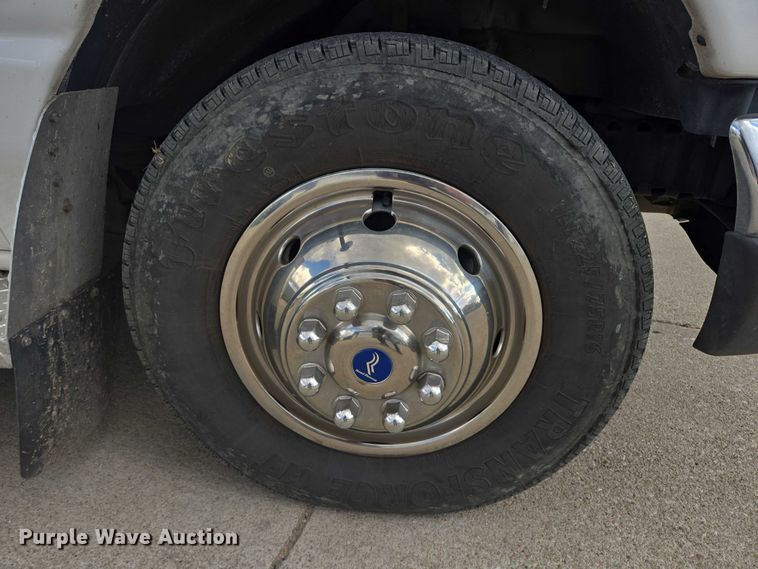 image for item DY1217 2003 Ford E450 ambulance