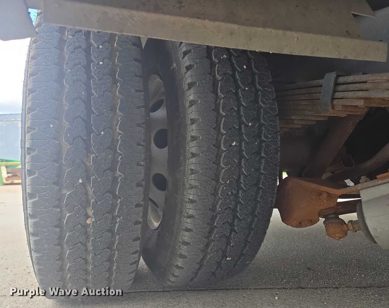 image for item DY1217 2003 Ford E450 ambulance