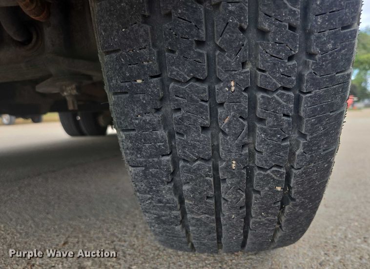 image for item DY1217 2003 Ford E450 ambulance