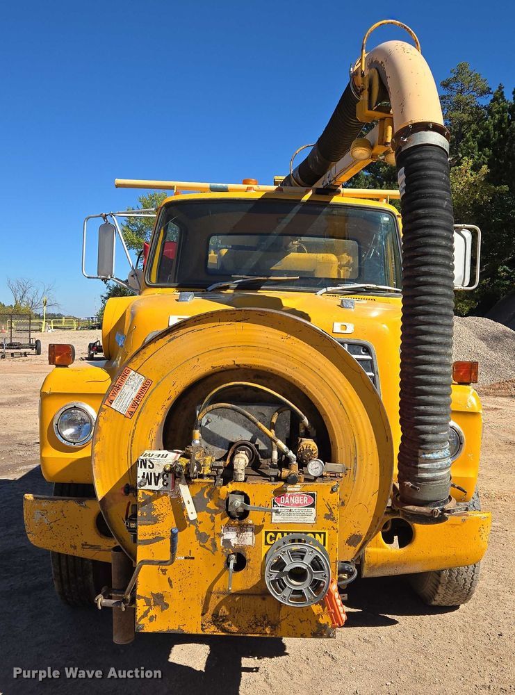 image for item DY1244 1980 Ford LN800 sewer jetter truck