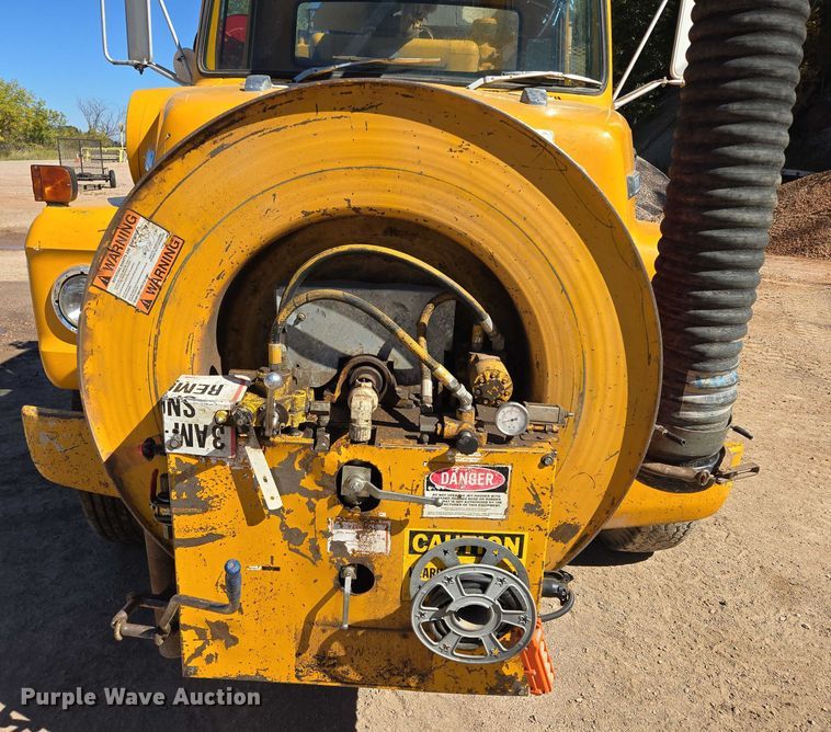 image for item DY1244 1980 Ford LN800 sewer jetter truck