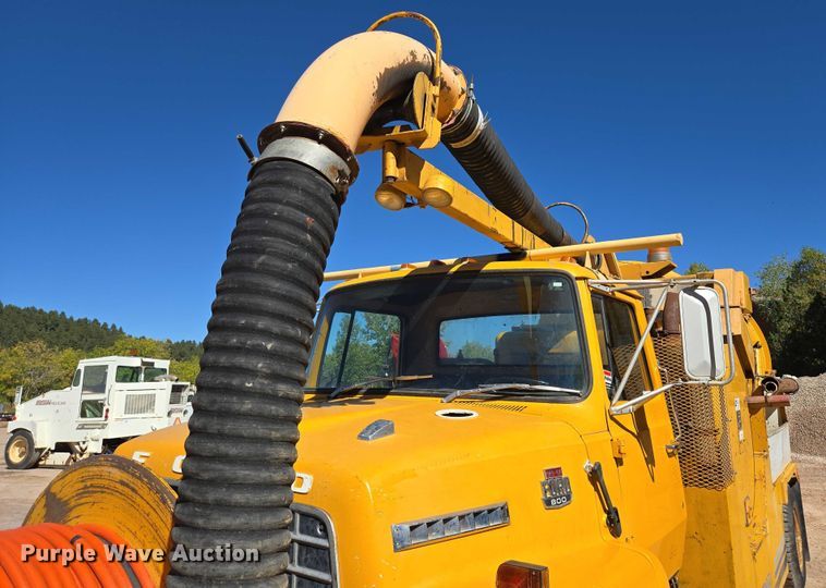 image for item DY1244 1980 Ford LN800 sewer jetter truck