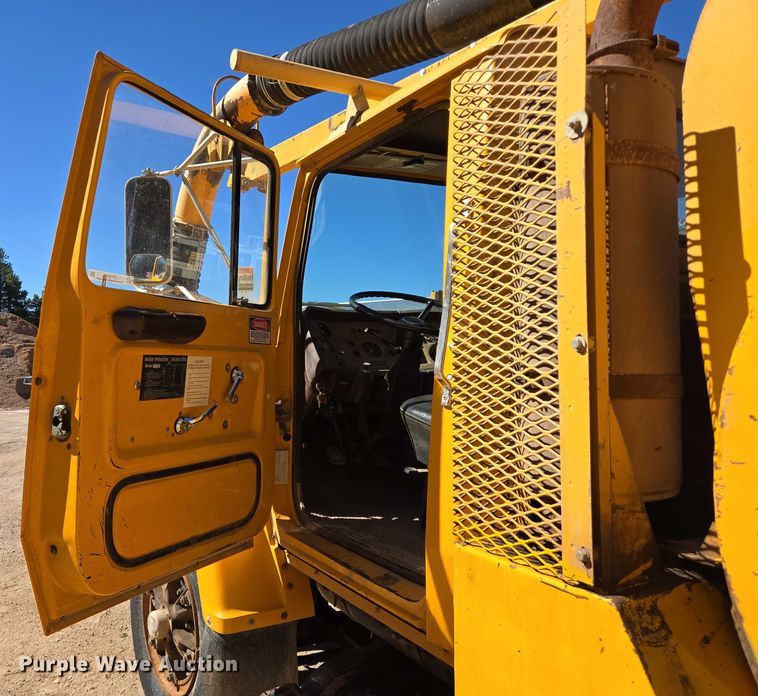 image for item DY1244 1980 Ford LN800 sewer jetter truck