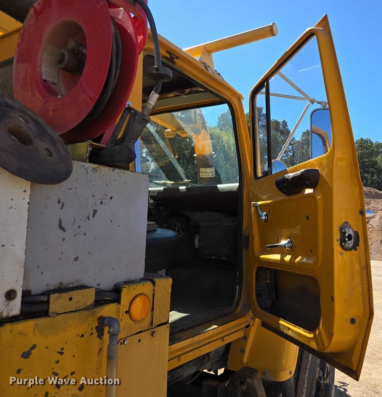 image for item DY1244 1980 Ford LN800 sewer jetter truck