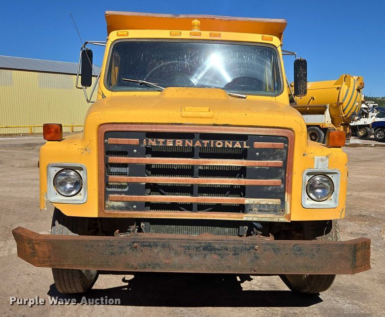 image for item DY1245 1984 International 1724 dump truck