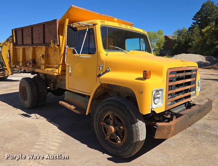 image for item DY1245 1984 International 1724 dump truck