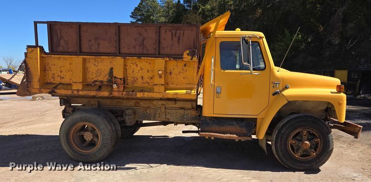 image for item DY1245 1984 International 1724 dump truck