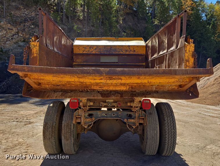 image for item DY1245 1984 International 1724 dump truck