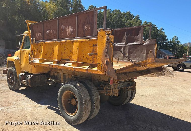 image for item DY1245 1984 International 1724 dump truck