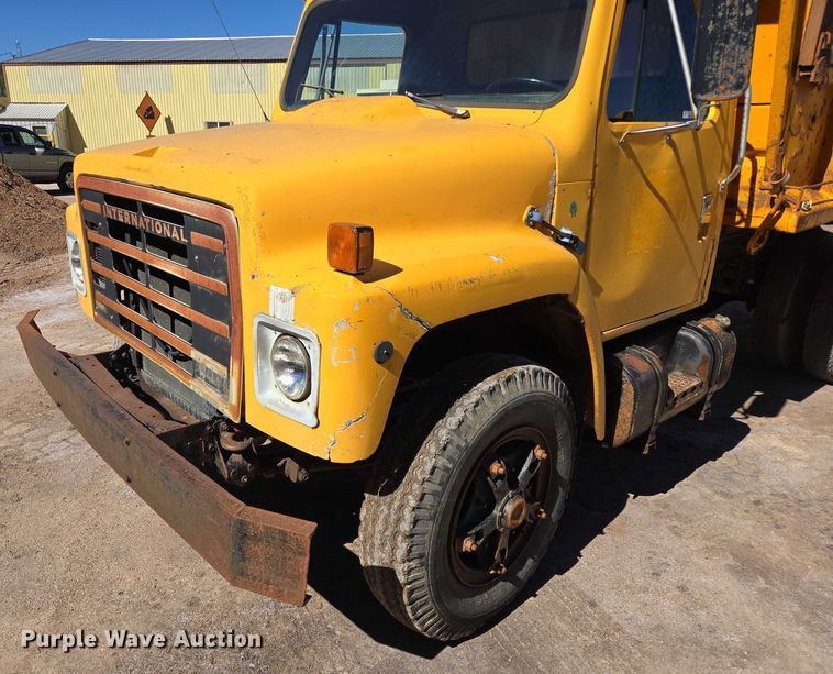 image for item DY1245 1984 International 1724 dump truck