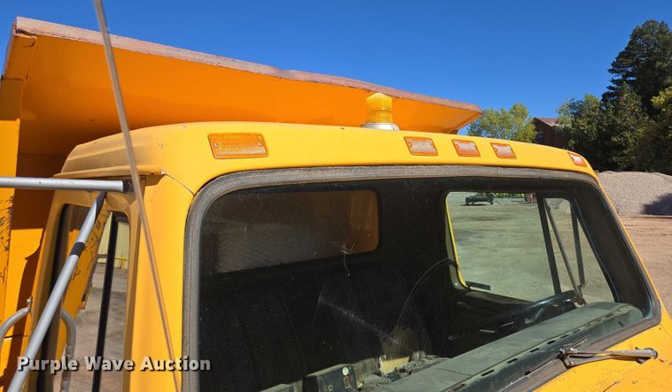 image for item DY1245 1984 International 1724 dump truck