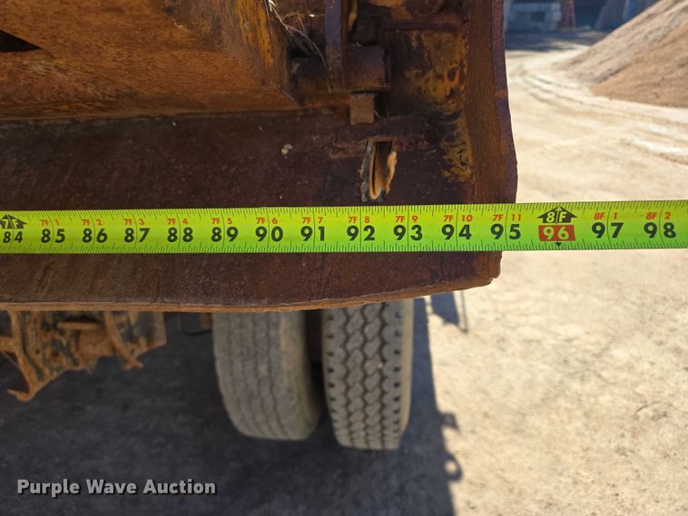 image for item DY1245 1984 International 1724 dump truck