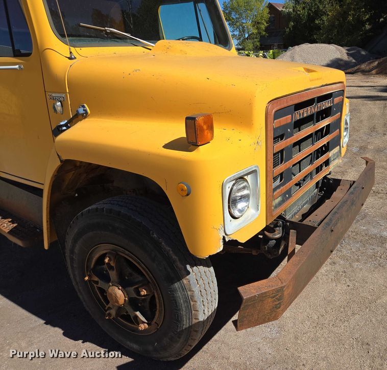 image for item DY1245 1984 International 1724 dump truck