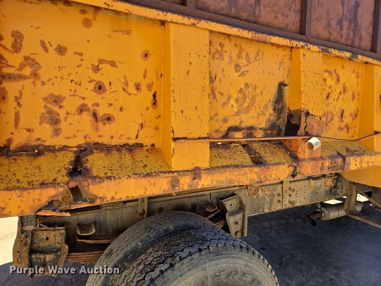 image for item DY1245 1984 International 1724 dump truck