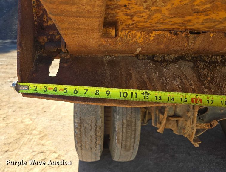 image for item DY1245 1984 International 1724 dump truck