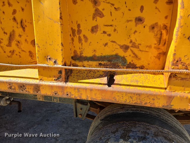 image for item DY1245 1984 International 1724 dump truck