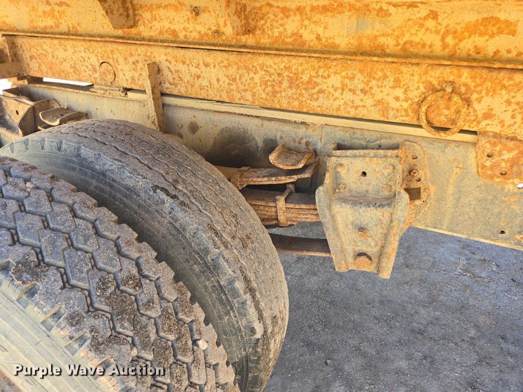 image for item DY1245 1984 International 1724 dump truck
