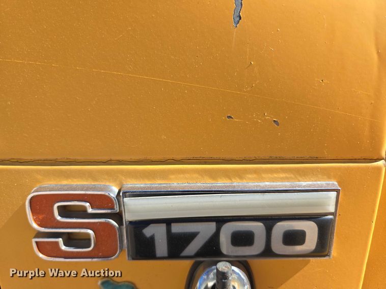 image for item DY1245 1984 International 1724 dump truck