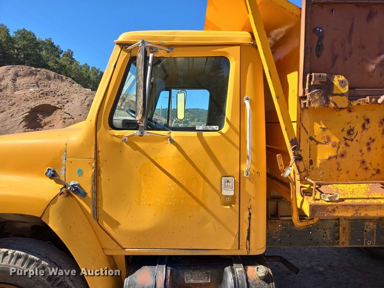 image for item DY1245 1984 International 1724 dump truck