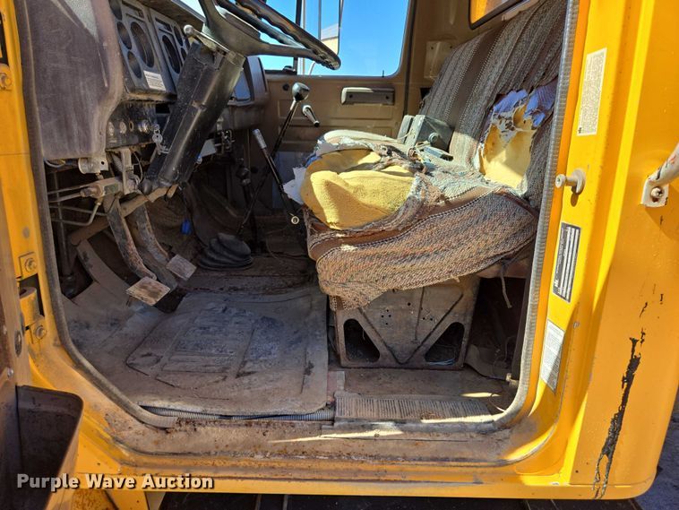 image for item DY1245 1984 International 1724 dump truck