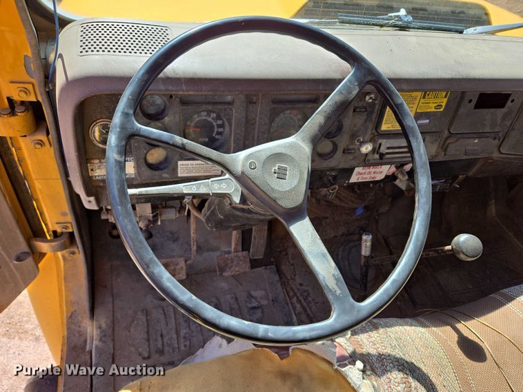 image for item DY1245 1984 International 1724 dump truck